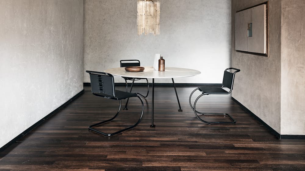 MR Chairs in black