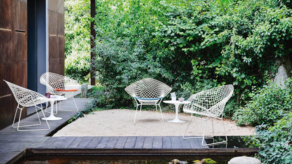 Outdoor Bertoia Diamond Chair and Saarinen Side Table